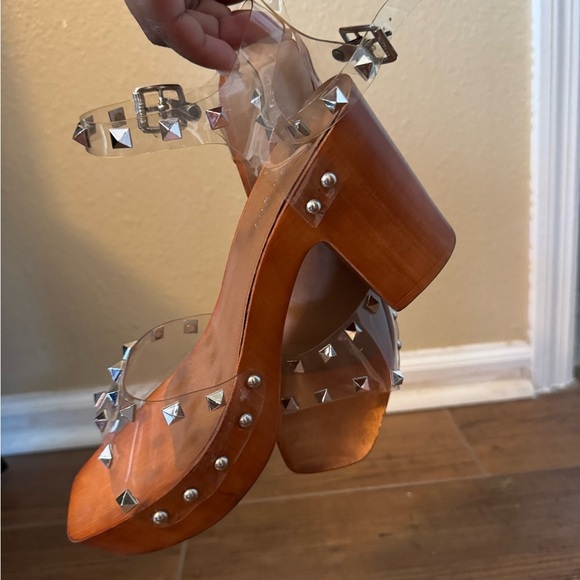 Madden Girl Cream and Brown Platform Sandals - Picture 7 of 8